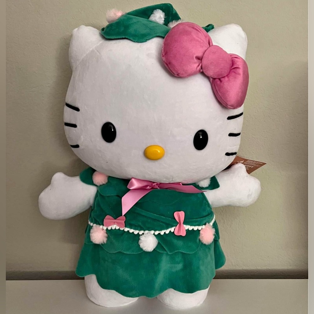 Hello kitty Christmas tree greeter!🫶🏻